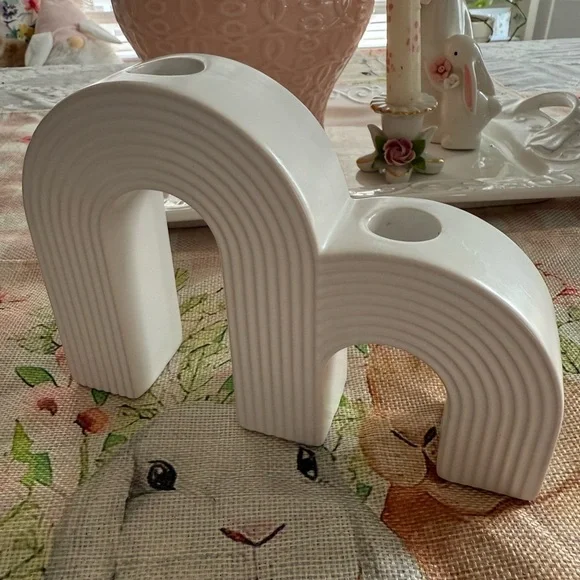 Chic White Arch Candle Holder - Picture 6 of 6